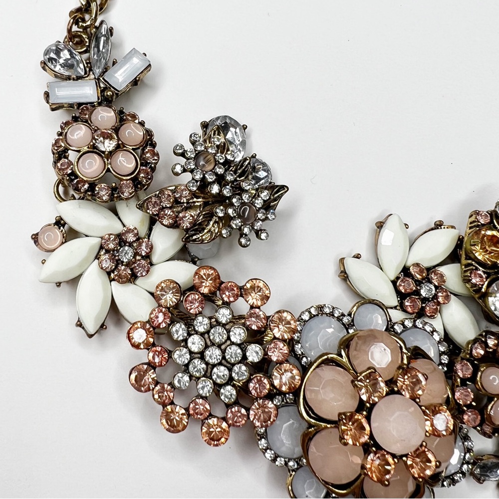 Antique Gold Tone Chunky Pink & White Crystal Flower Statement Necklace - Picture 5 of 7